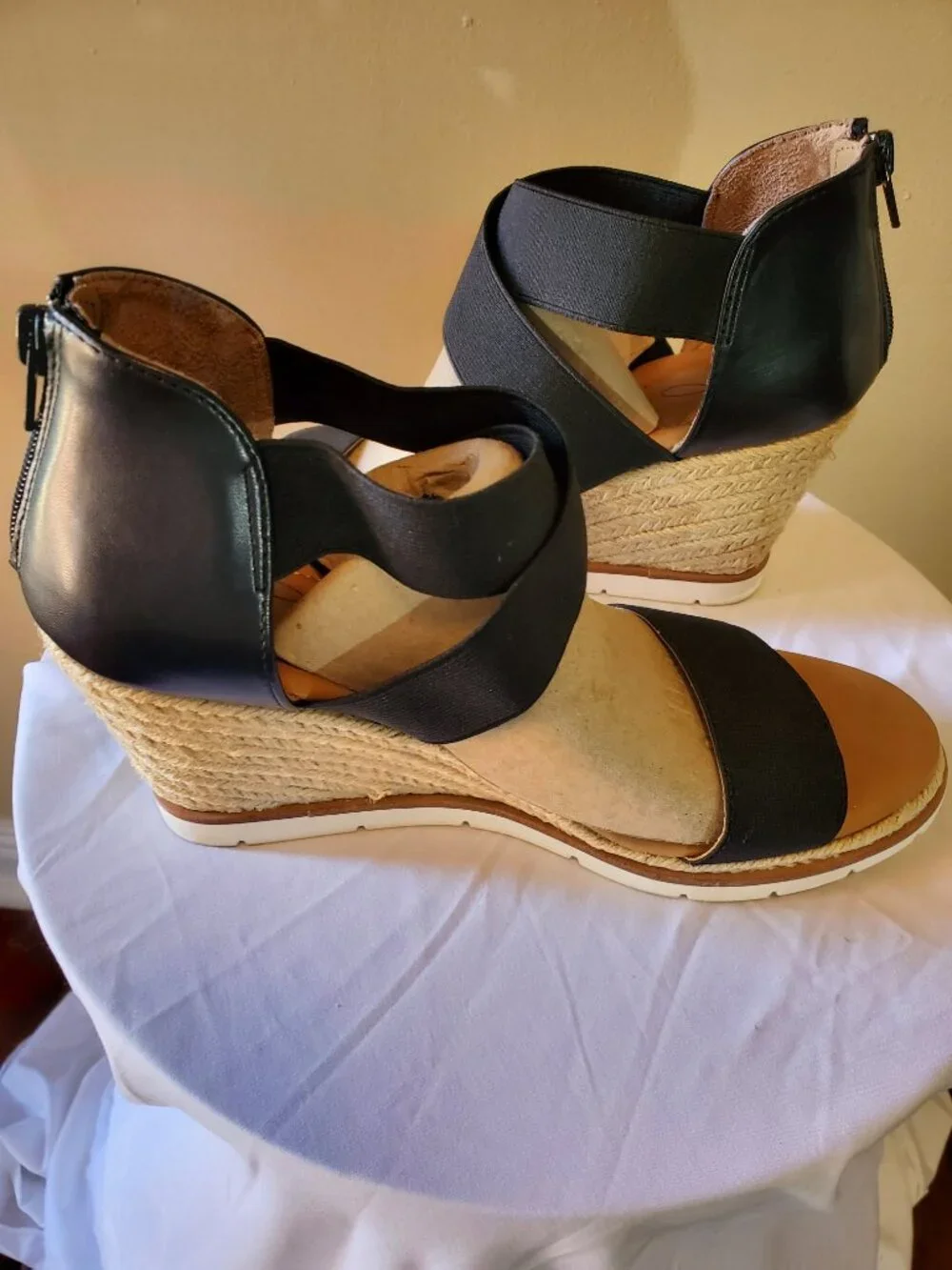 Joie black wedge